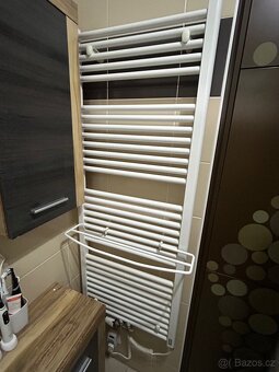LEVNĚ: koupelnové vybavení (umyvadla, baterie, žebřík atd.) - 9