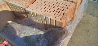 Prodám cca paletu cihel poroterm 37x24x25 - 9