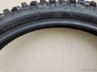 Pneu cross 100/90-21, 140/80-18, 90/90-21 jeté - 9