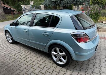 Opel Astra 1,8i Panorama Top stav benzín - 9