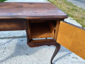 Prostorový psací stůl v ořechové kořenici - 9