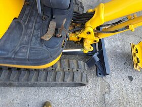 Minibagr Komatsu PC10 - 9