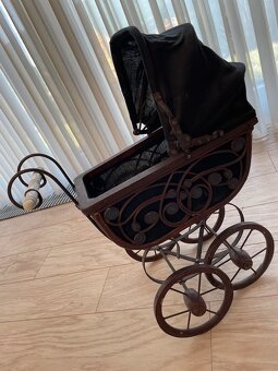 Starožitný proutěný kočárek pro panenky 🧸 loukoťková kola - 9