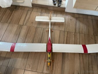 Letadla a vrtulník + nabíječka Raytronic C12 + balza - 9