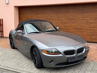 BMW Z4 2.2i (125kw) manuál, dovoz DE, červená kůže - 9