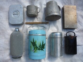 prodám vánoční stojany a různé staré kuchyňské vybavení. Cen - 9