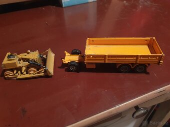 Hračky plechové - 9