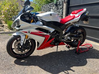 Yamaha r1 - 9