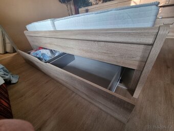 Manželská postel 180x200 včetně roštů, matrace a stolků Top - 9
