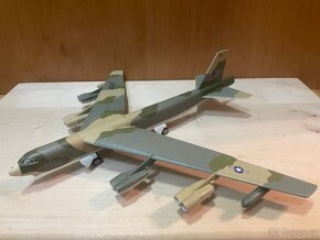 Létající pevnosti - modely letadel (1:144,1:200) - 9