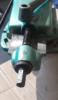 Otočný sklopný strojní svěrák 200mm - 9