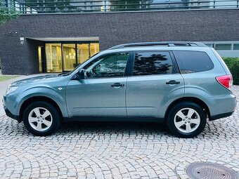 SUBARU FORESTER 2.0i 4x4 AUT TAŽNÉ SERVISKA - 9