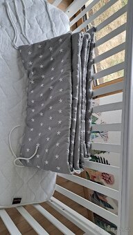 Dětská postýlka, matrace, chránič - 9