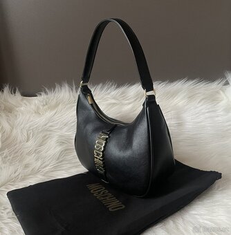 Moschino Black Logo kabelka - 9