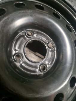 Rezervy Ford - nepoužité - 2x R15 a 1x R14 - 9