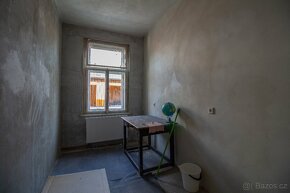 Samostatně stojící rodinný dům 3+1 ve Velkém Oseku u Kolína - 9