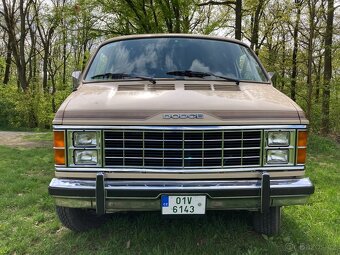Dodge RAM 350 5.9L V8 1984, vynikající původní stav - 9