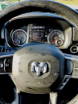 RAM 1500 rok 2019 4x4 5.7 HEMI Bighorn Crew Cab - 9