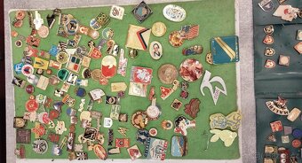 VELKÁ SBÍRKA ODZNAKŮ + MEDAILE + MINCE – 40+ LET STARÉ - 9