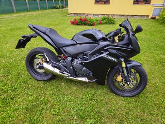 Honda CBR 600F - 9