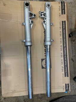 BMW F800S ST - přední vidlice - 9