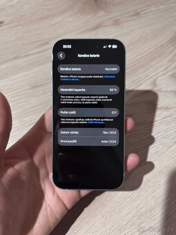 iPhone 15 128 GB Modrý - 9