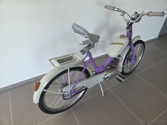 Stadion S11 po renovaci fialový, akce výprodej - 9