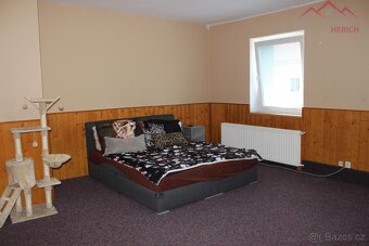 Nabízíme Vám k prodeji rodinný dům se 2 bytovými jednotkami, - 9