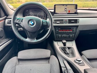 BMW e90 325i MANUÁL SPORTSITZE XENONY - 9