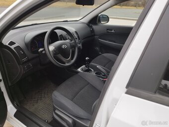 HYUNDAI i30, 1.4i, 2009,2.majitel,koupeno v ČR - 9