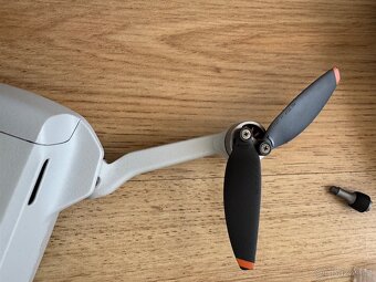 Prodám DJI MINI 2 Fly more combo - 9