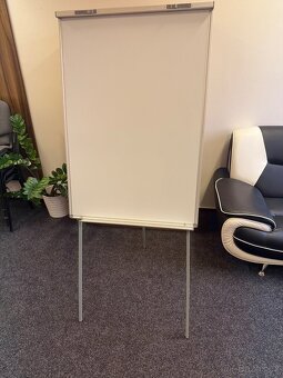 Kancelářský nábytek a ostatní - 9