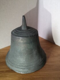 starý bronzový zvon s číslicí "9" nebo "20"-čtěte popis - 9