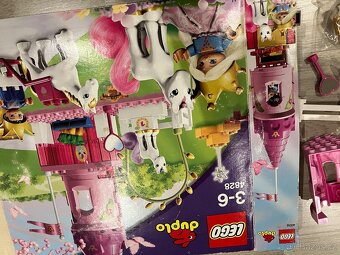 Lego Duplo 4828 Princezniny královské stáje - 9
