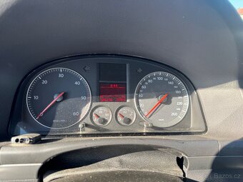 VW Touran 2,0TDi 103kW - 9
