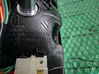 pravé zadní světlo Ford Ranger 4428766 , XM3413B504AB - 9