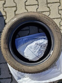 Prodám pneu 205/55/R16 Goodyear zimní - 9