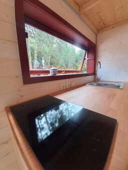 Luxusní tiny house z přírod. materiálů, design mobilní dům - 9