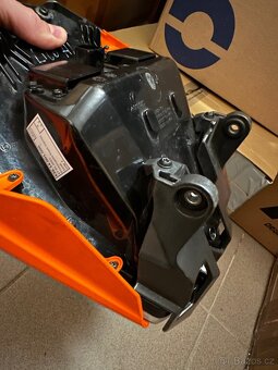 KTM Duke 790 890 R L GP světlo s maskou - 9
