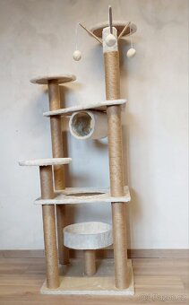 Stabilní škrabadlo pro kočky 146 cm – více úrovní - 9