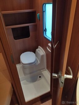 Půjčím karavan Hymer Carado 500, mover, markýza, pro 4 lidi - 9