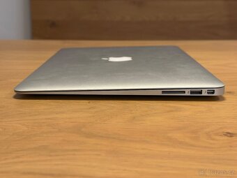 Apple MacBook Air 13" (Early 2014) - 9