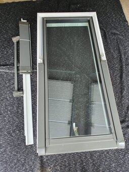 Prodám střešní okna IGOV N22 66 x140 cm (4 ks) - nová - 9