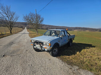 Nissan Datsun pick-up 1984 4x4 sklapač - 9