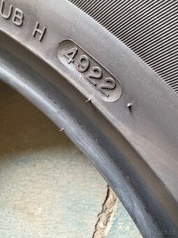 Letni pneu 235 50 19 - 9