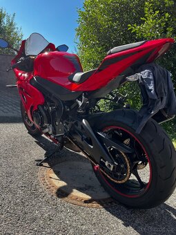 Suzuki gsxr 1000 - 9
