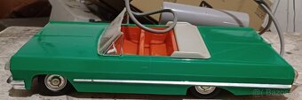 Sběratelské retro elektro-auto z 60. let s dálkovým ovládání - 9