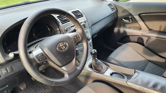 TOYOTA AVENSIS 2.0 DIESEL MODEL 2012 MOC PĚKNÁ - 9