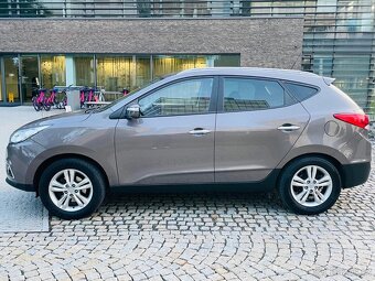 Hyundai ix35 2.0 BENZÍN 120KW 4x4 MANUÁL KAMERA VYHŘEV TAŽNÉ - 9
