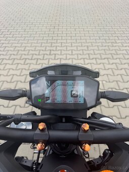 KTM Duke 790 rv 2024 najeto 4900 km, jako NOVÁ, v záruce - 9